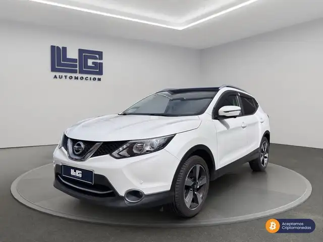 2015 Nissan Qashqai in White for sale