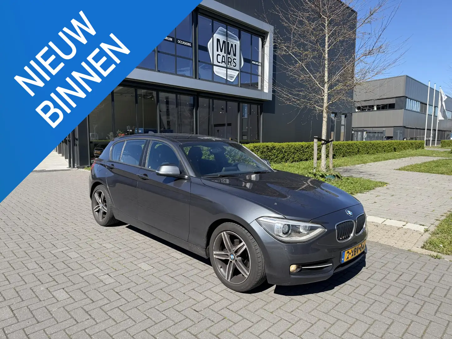 BMW 114 1-serie 114i Exec Sportline Gris - 1