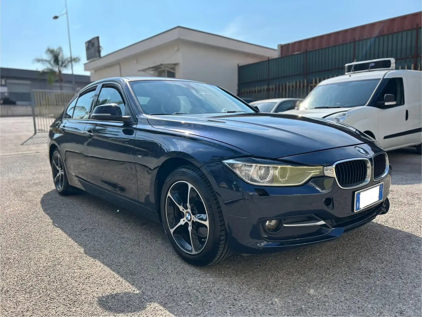 BMW 320 Serie 3 F30 2011 Berlina 320d Business auto Blu/Azzurro - 2