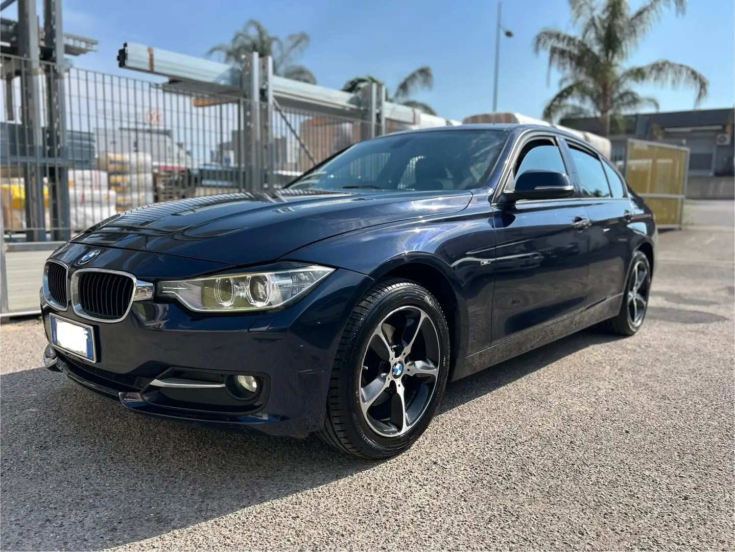 BMW 320 Serie 3 F30 2011 Berlina 320d Business auto Blu/Azzurro - 1