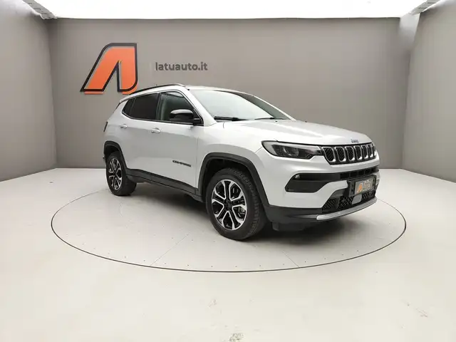 Jeep Compass view 3