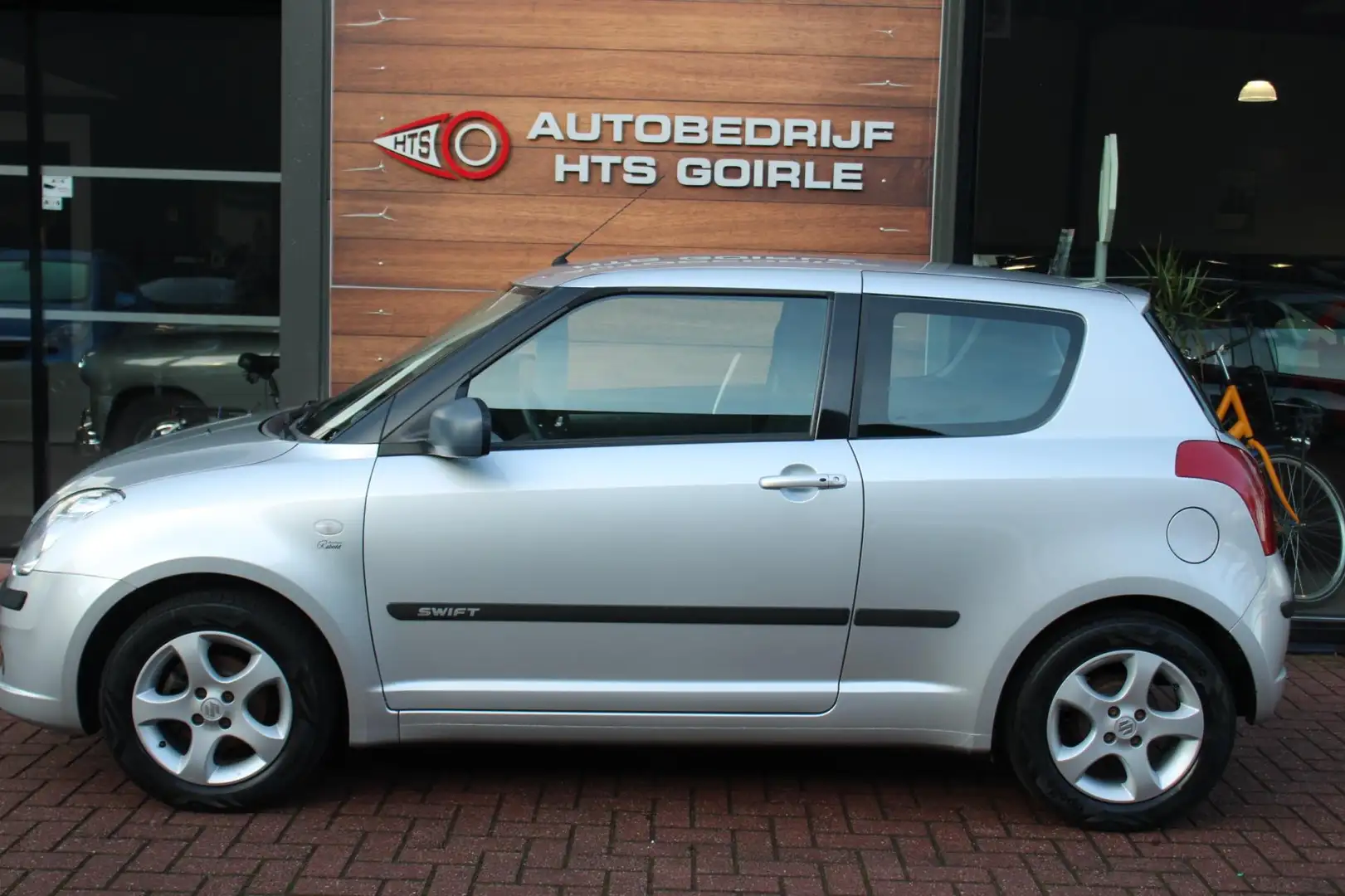 Suzuki Swift 1.5 Exclusive Grau - 2
