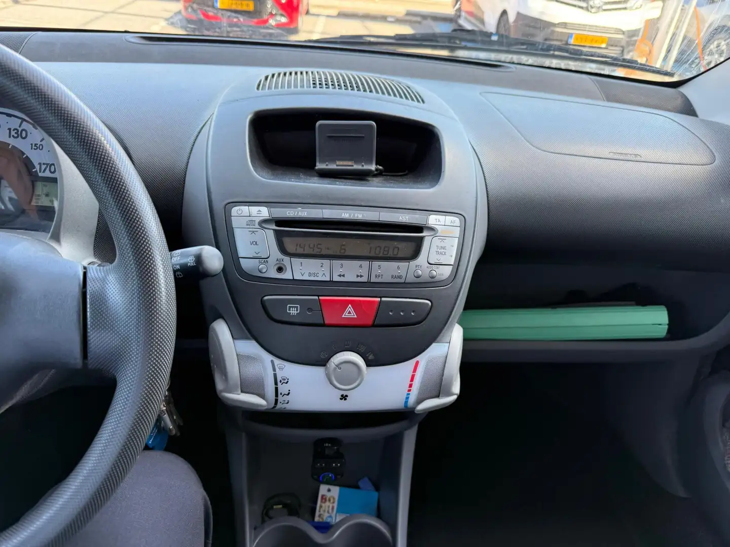Toyota Aygo 1.0-12V 47515 km gereden Nero - 2