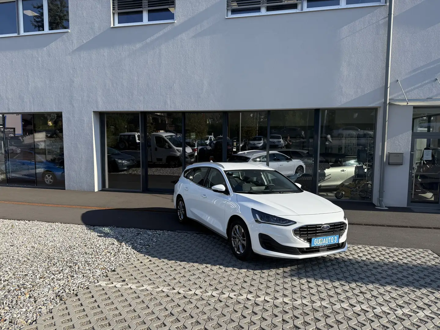 Ford Focus Focus Turnier 1,0 EcoBoost Hybrid Titanium Design Weiß - 2