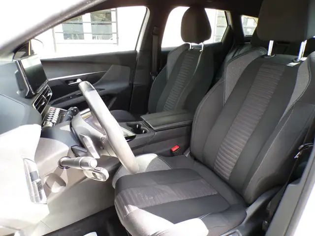 Peugeot 3008 view 8
