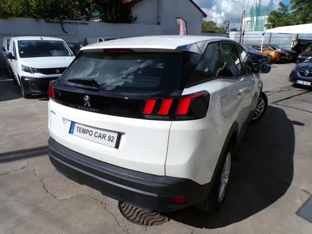 Peugeot 3008 view 2