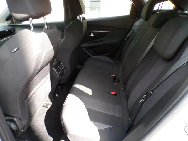 Peugeot 3008 view 9