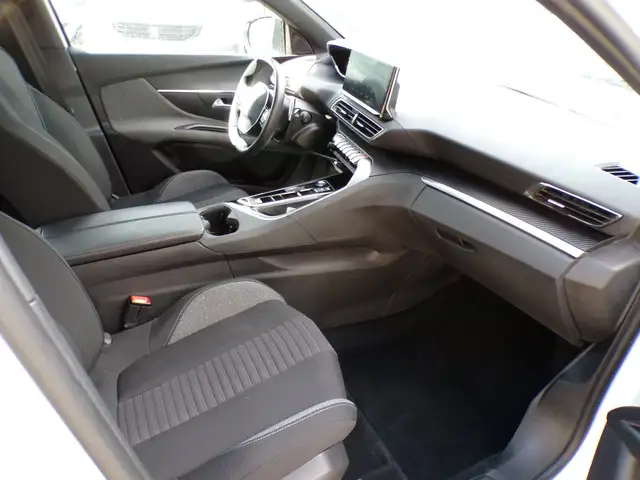 Peugeot 3008 view 13