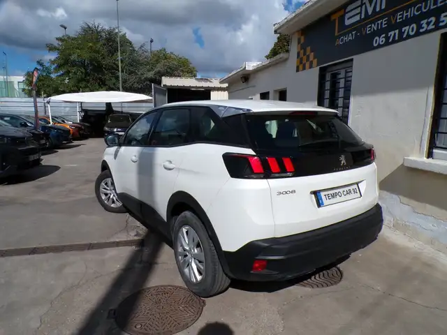 Peugeot 3008 view 4