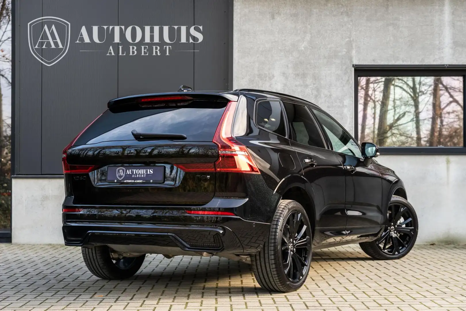 Volvo XC60 2.0 T8 AWD Plus Black Edition Nwprijs €80.340! Schwarz - 2