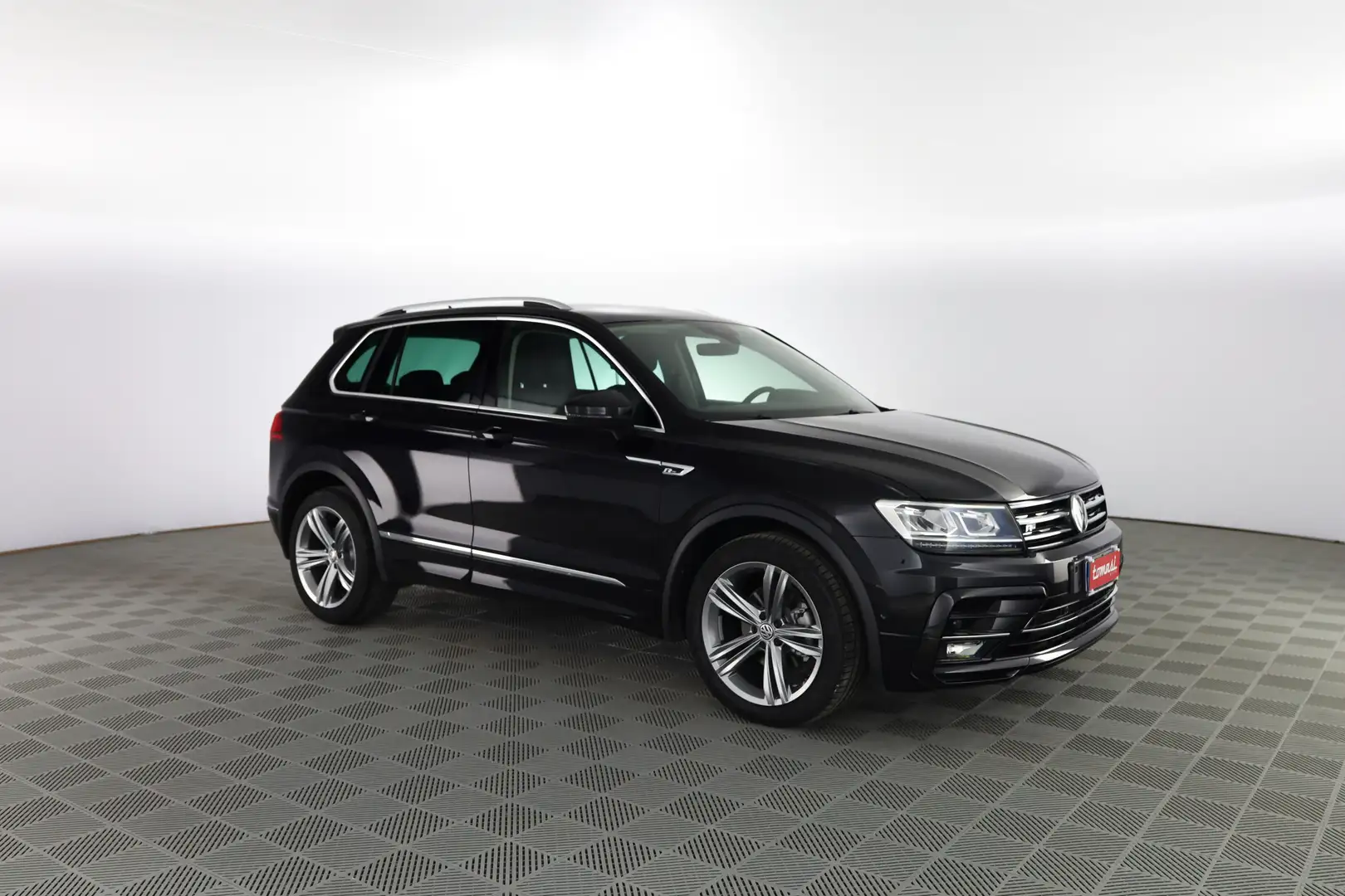 Volkswagen Tiguan Tiguan 2.0 TDI SCR DSG Sport BlueMotion Technology Zwart - 2