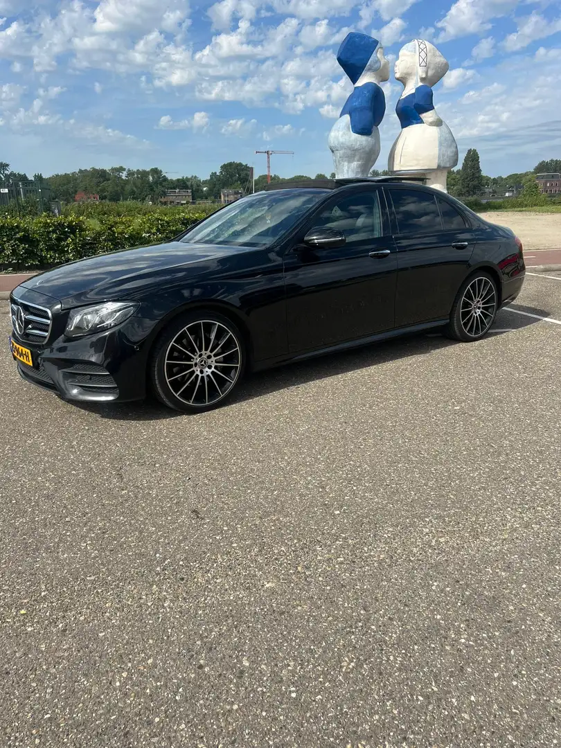 Mercedes-Benz E 220 Premium Plus AMG Pakket Full Option Zwart - 1