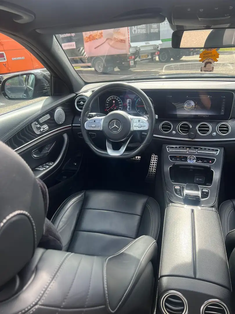 Mercedes-Benz E 220 Premium Plus AMG Pakket Full Option Zwart - 2