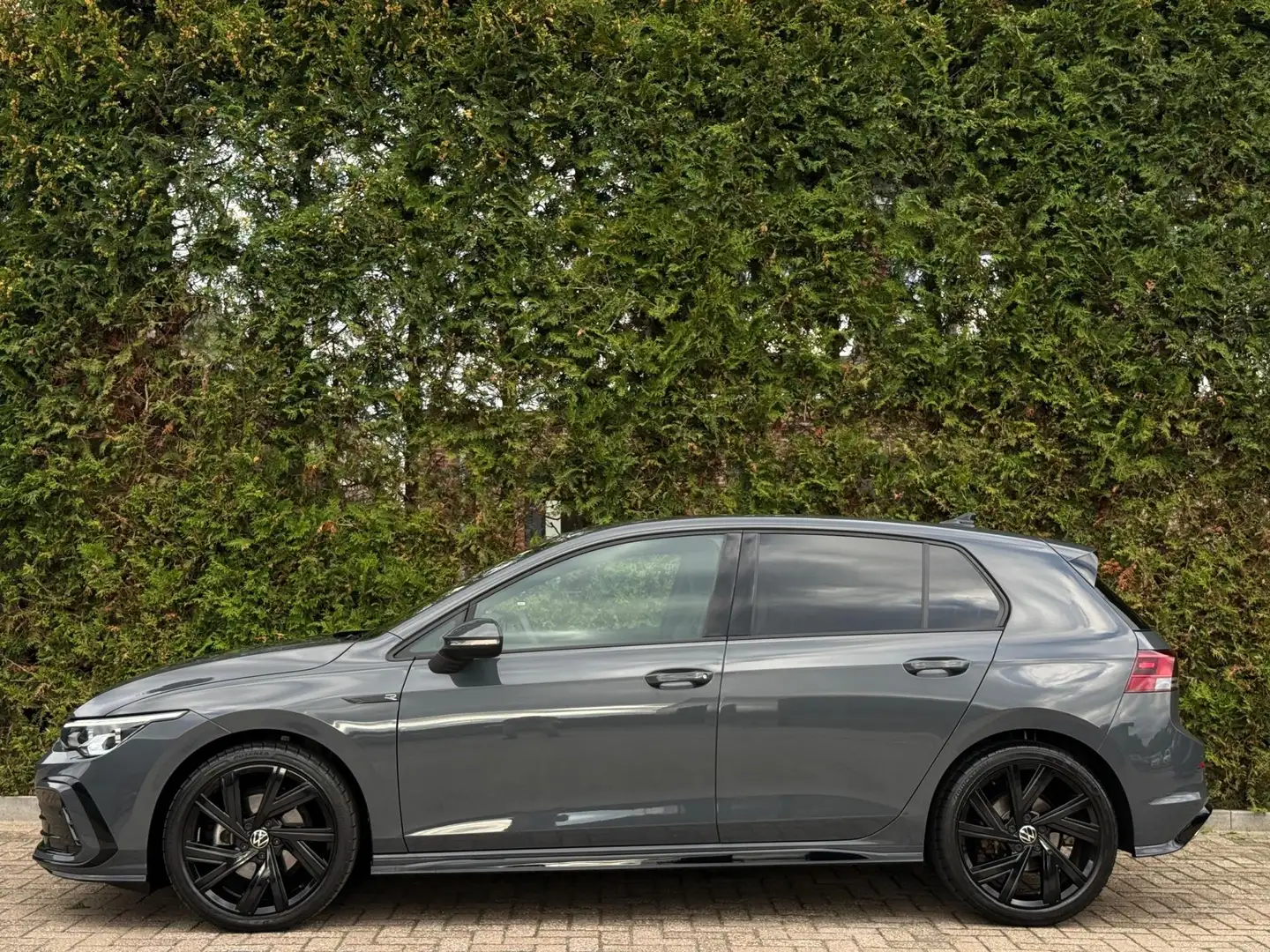 Volkswagen Golf 1.5 eTSI 3x R-Line CarPlay Camera Grau - 2