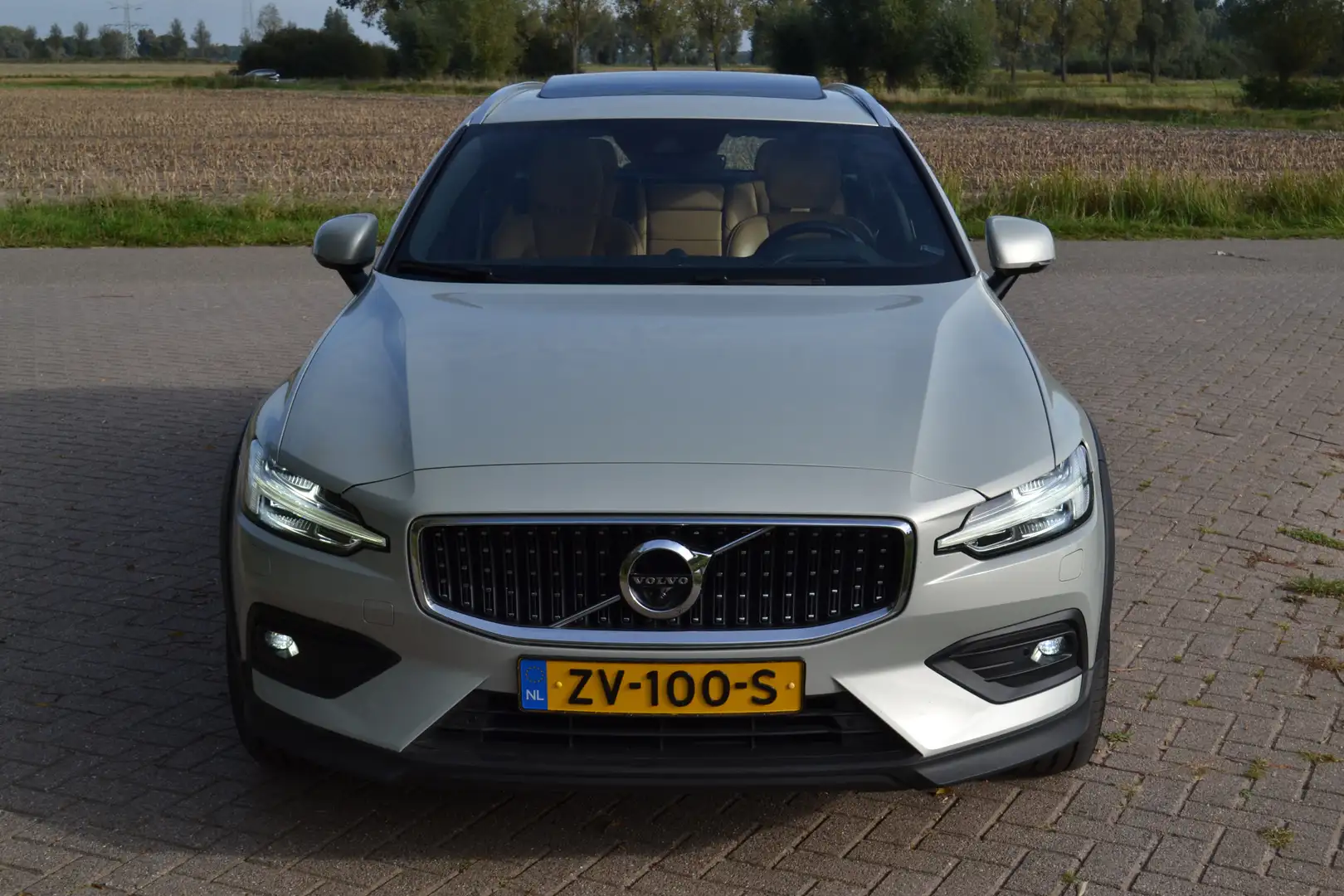 Volvo V60 Cross Country 2.0 T5 AWD Pro Polestar Engineered NW STAAT Gris - 2