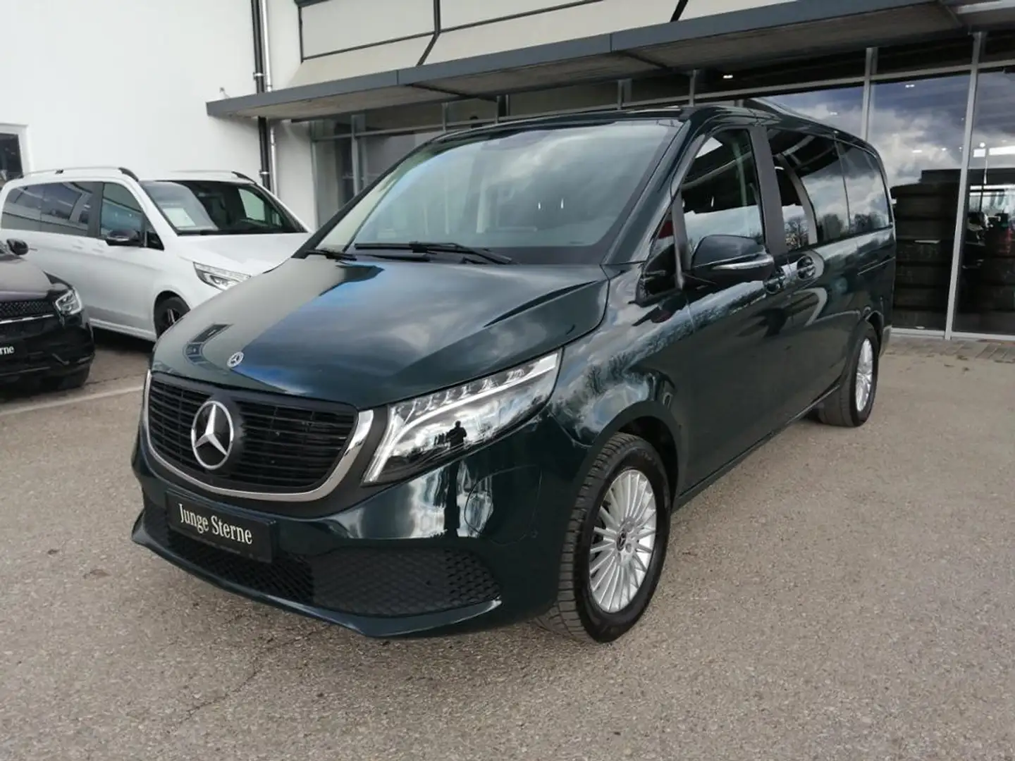 Mercedes-Benz EQV 300 Lang MBUX*Navi*LED*Distronic*360° Kamera Зелений - 2