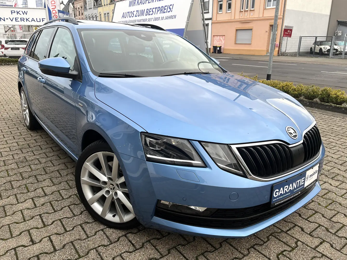 Skoda Octavia Combi 2.0 TDI CLEVER *Pano*ACC*LED* Bleu - 2