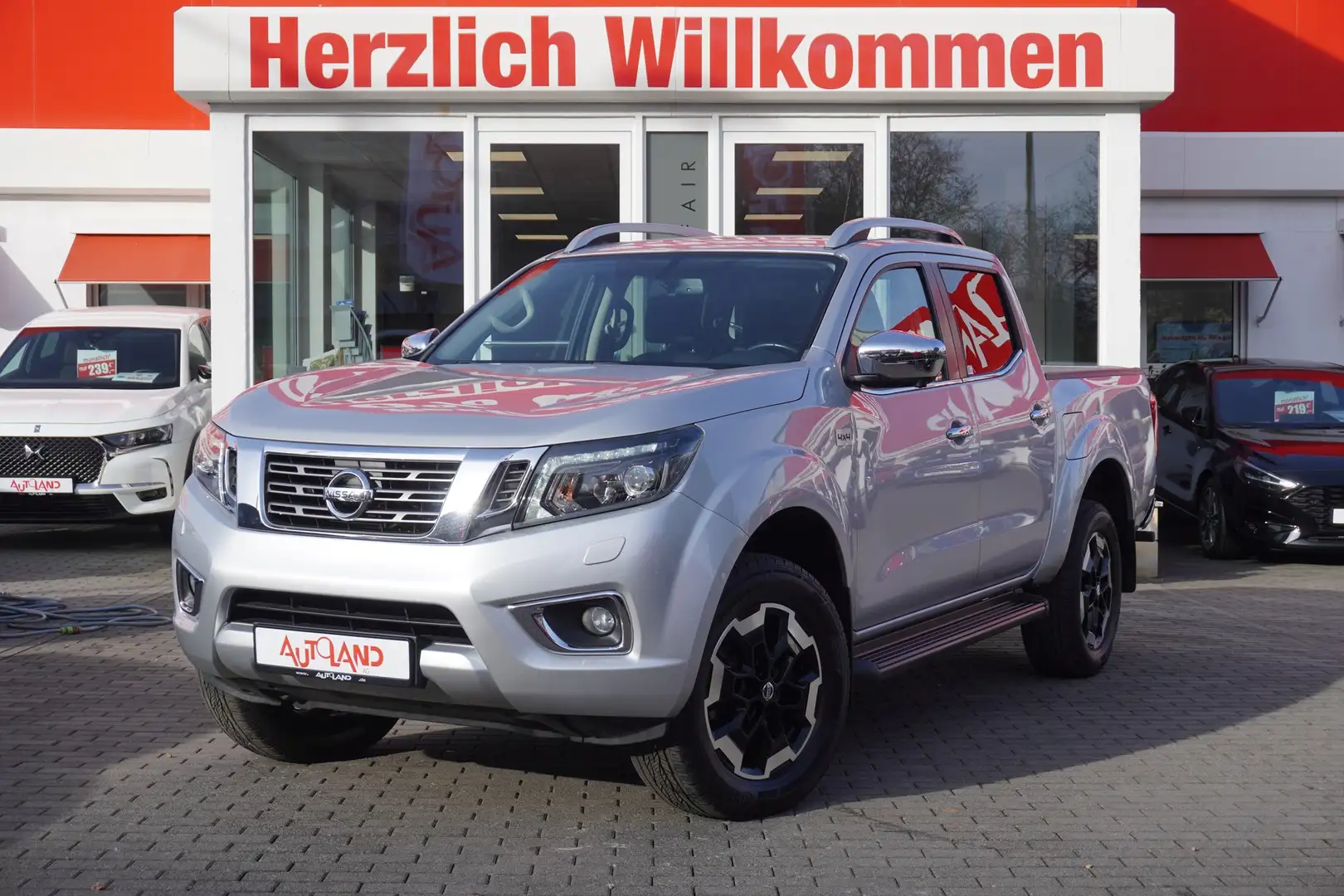Nissan Navara NP300N-Connecta Double Cab 4x4 AHK 360° Серебристый - 2