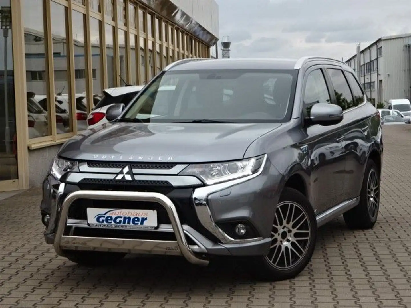 Mitsubishi Outlander 224PS Autm. PHEV 4WD Navi AHK DAB Grau - 2