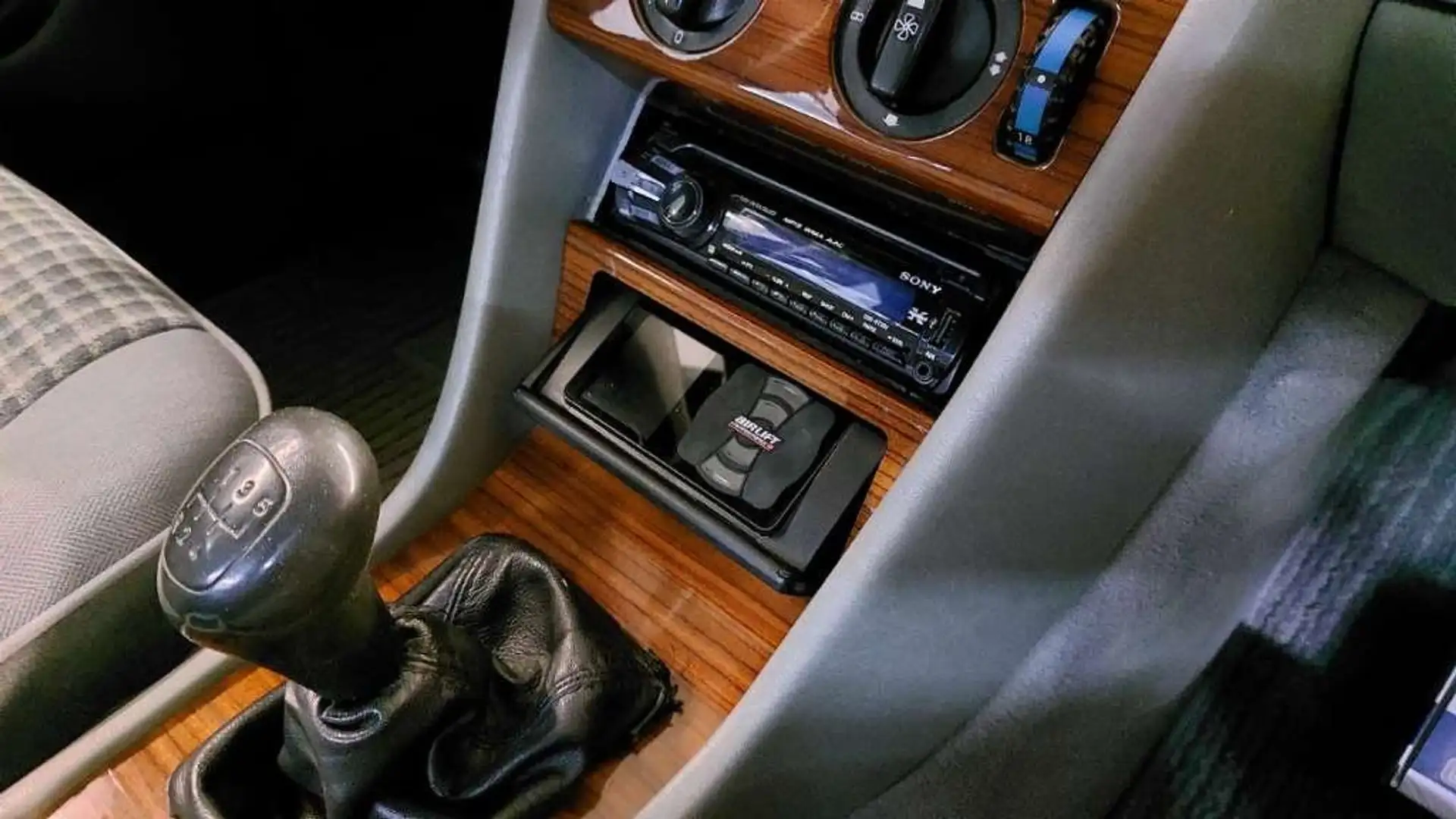Mercedes-Benz E 250 E 250 Ds. Modrá - 1