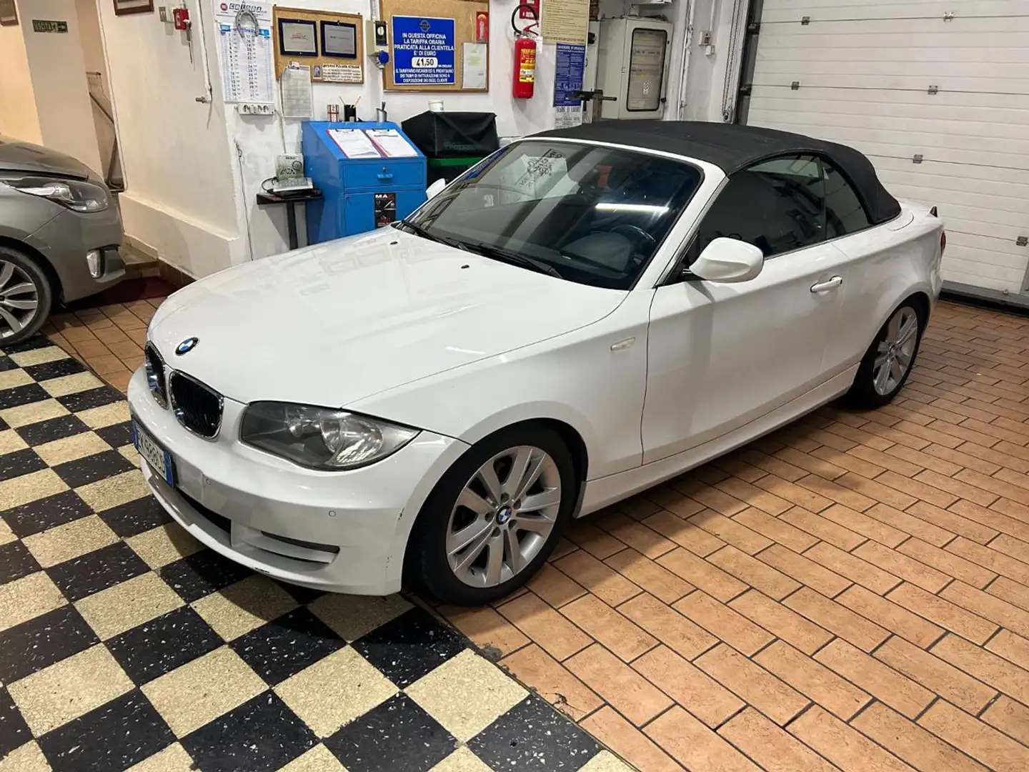 BMW 118 d 2.0 143CV Cabrio Futura Bianco - 1