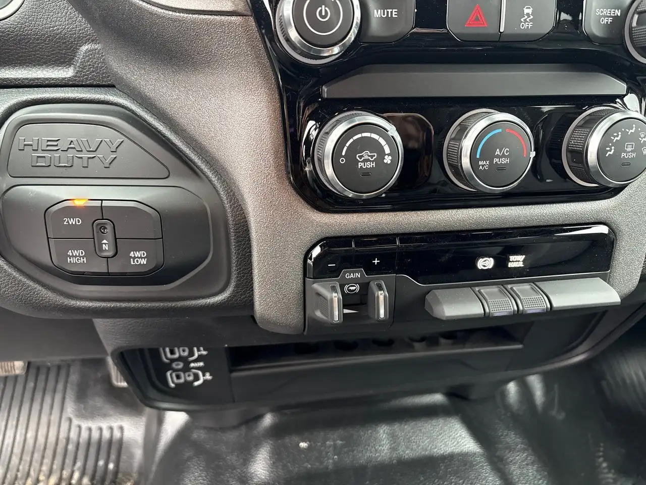 RAM 2500 снимка RAM 2500