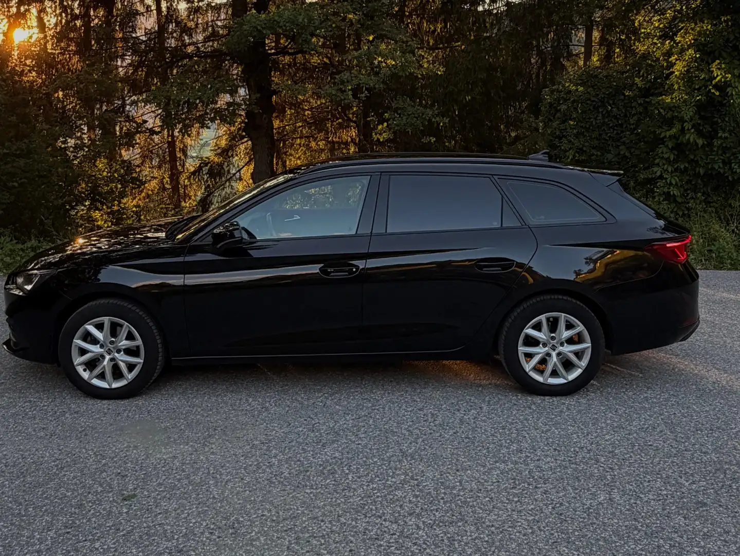 SEAT Leon Sportstourer Style 1.0 TSI Schwarz - 2