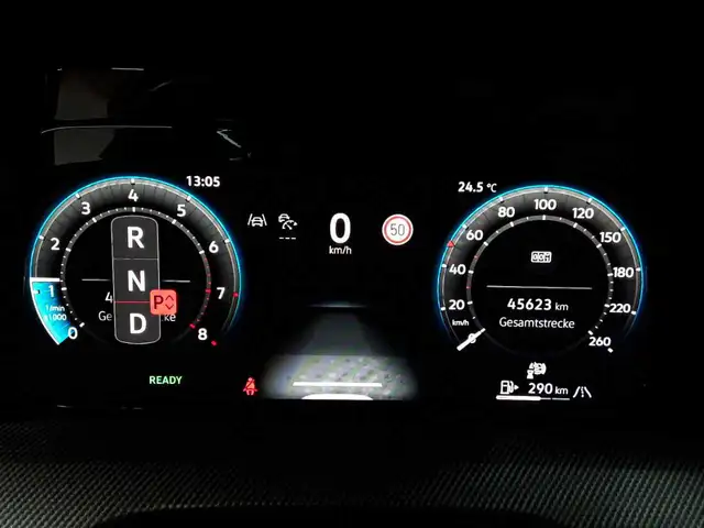 Volkswagen Golf view 11