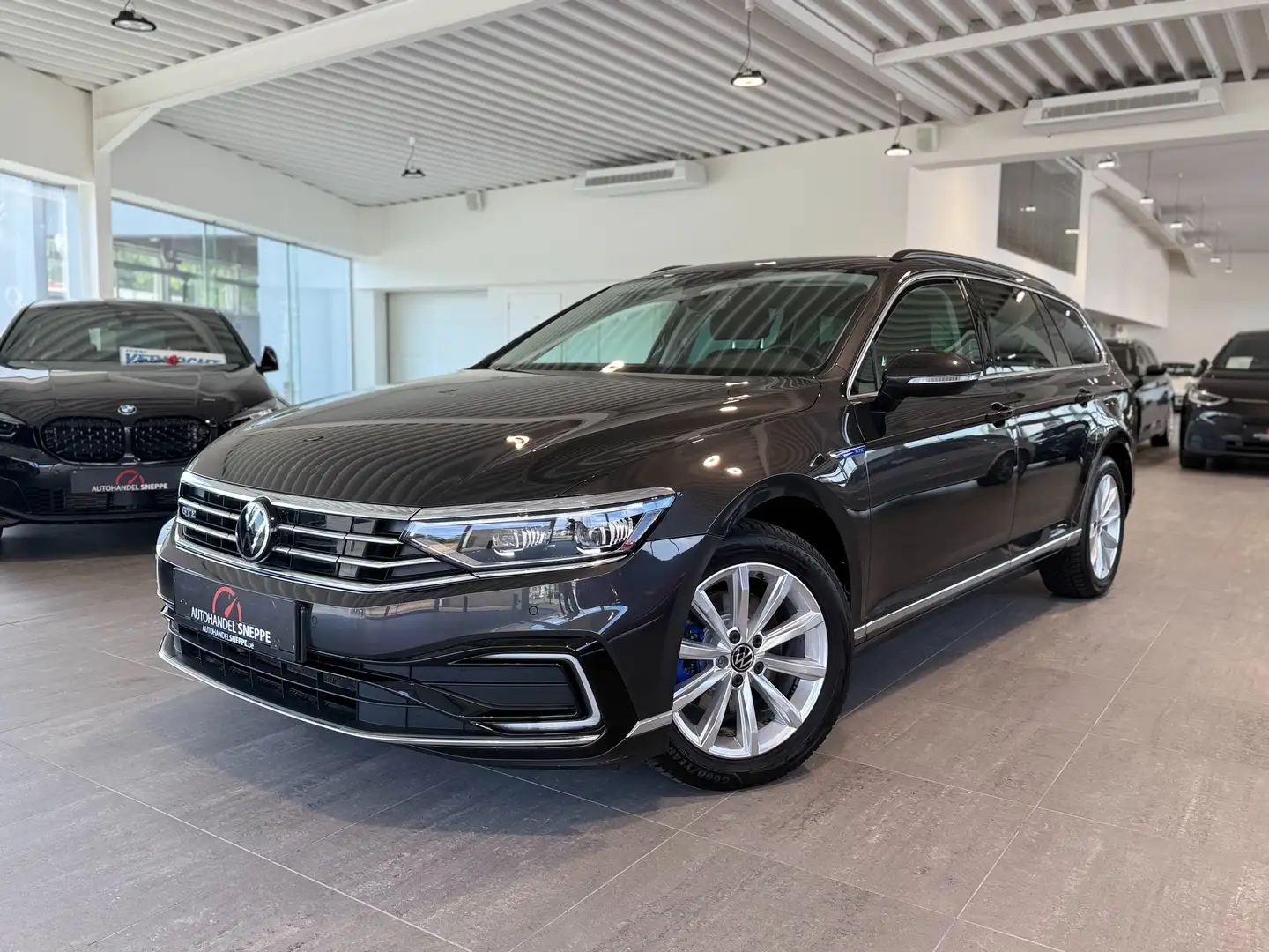 Volkswagen Passat Variant GTE1.4 eHybrid PHEV Business Gris - 1
