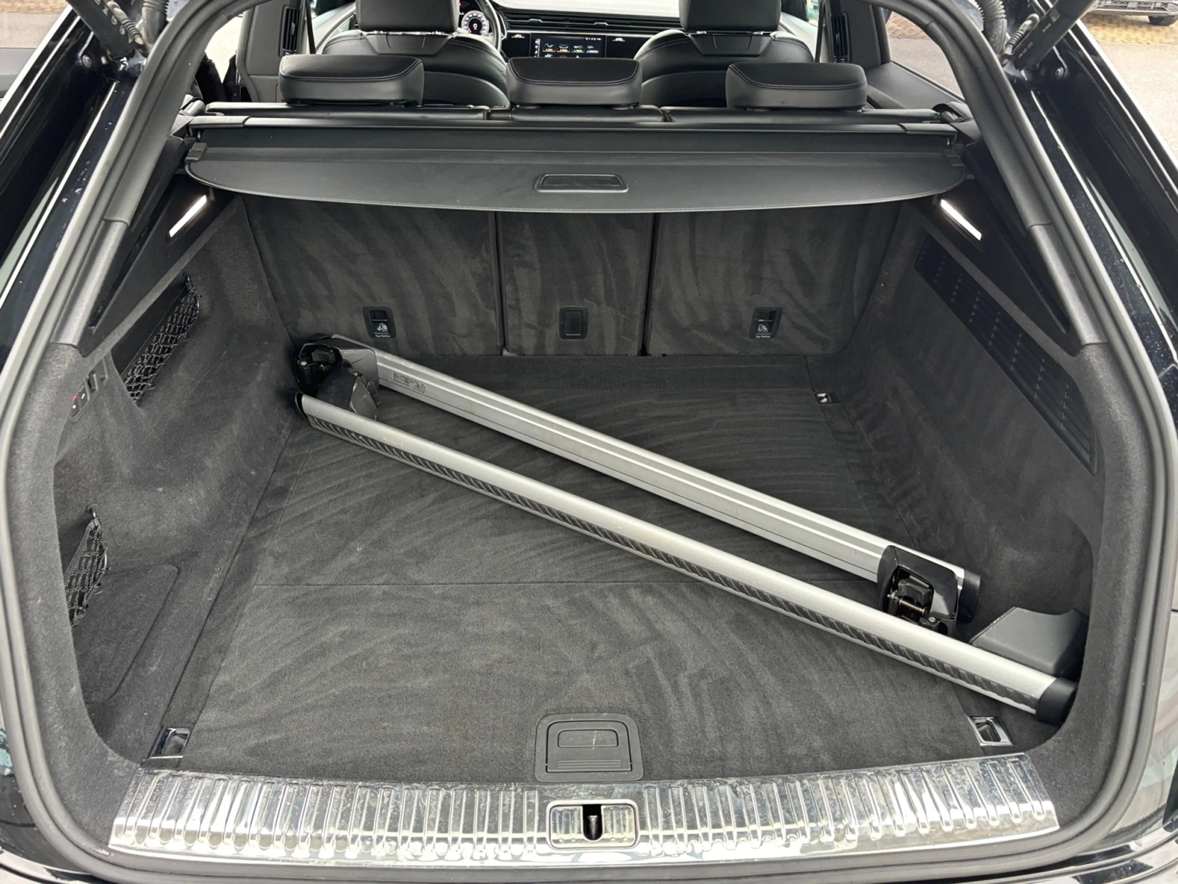 Audi SQ8 4.0 V8 TFSI quattro AHK HUD RFK Matrix-LED Pano — photo 11