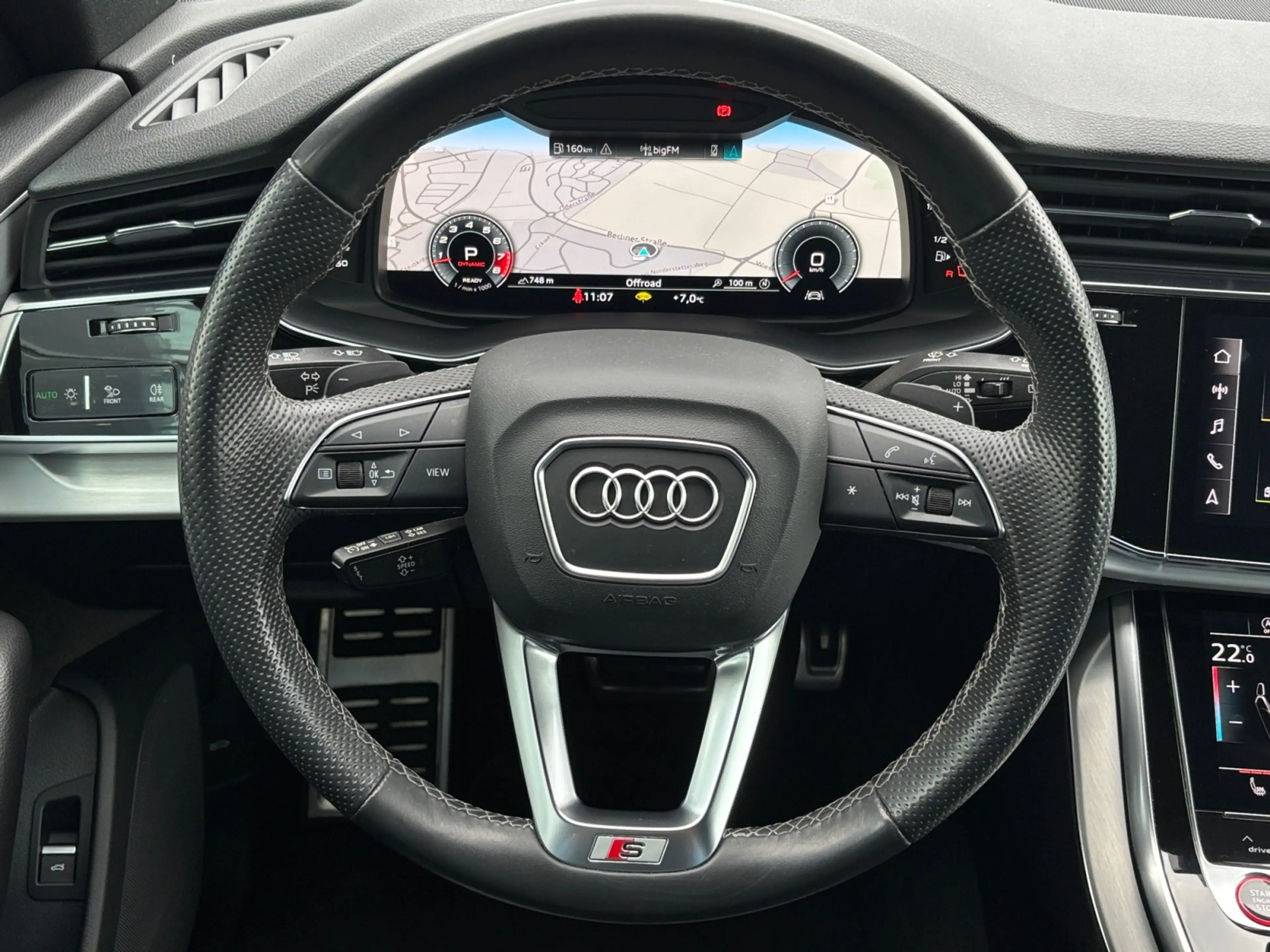 Audi SQ8 4.0 V8 TFSI quattro AHK HUD RFK Matrix-LED Pano — photo 12
