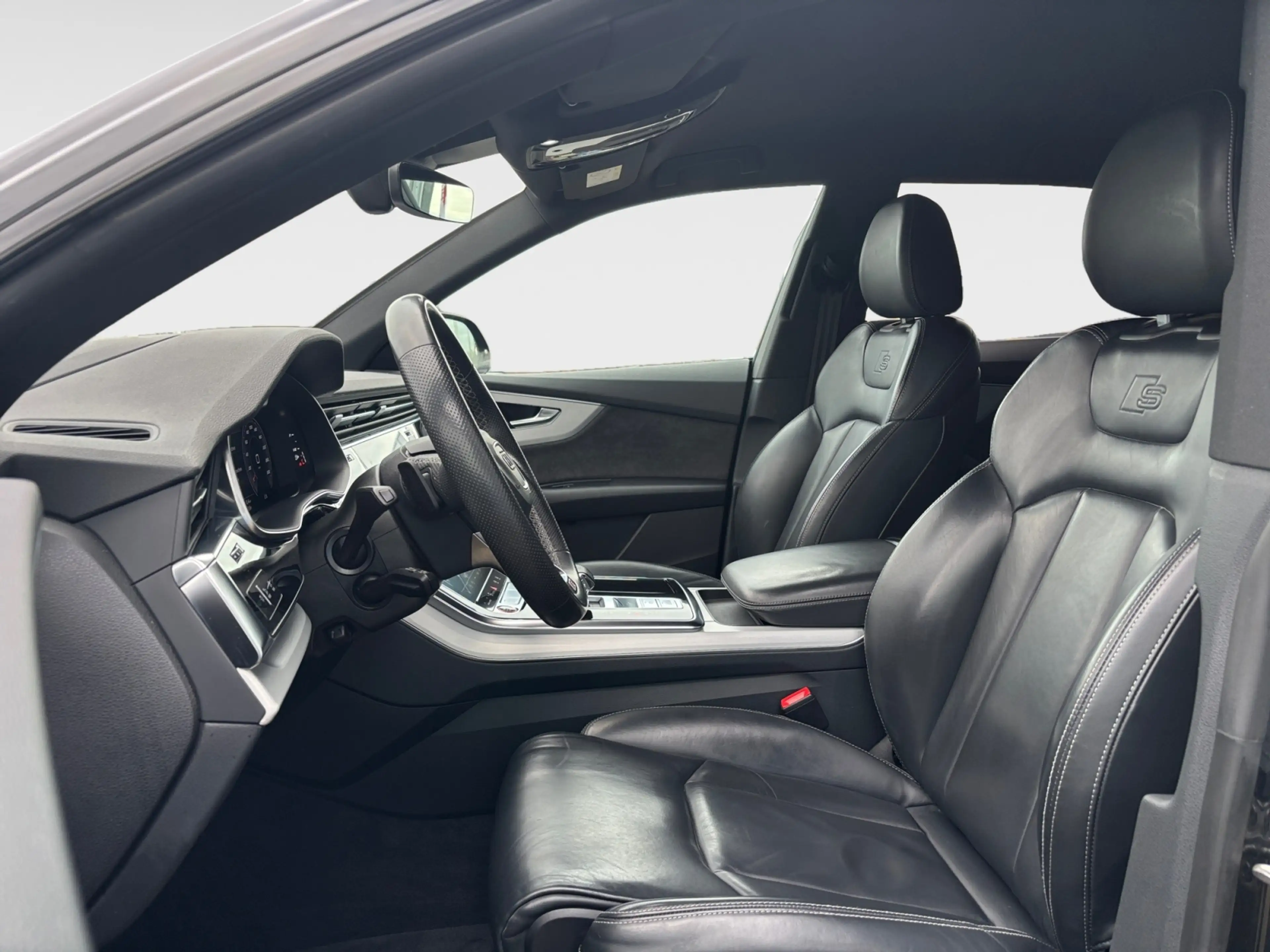 Audi SQ8 4.0 V8 TFSI quattro AHK HUD RFK Matrix-LED Pano — photo 8