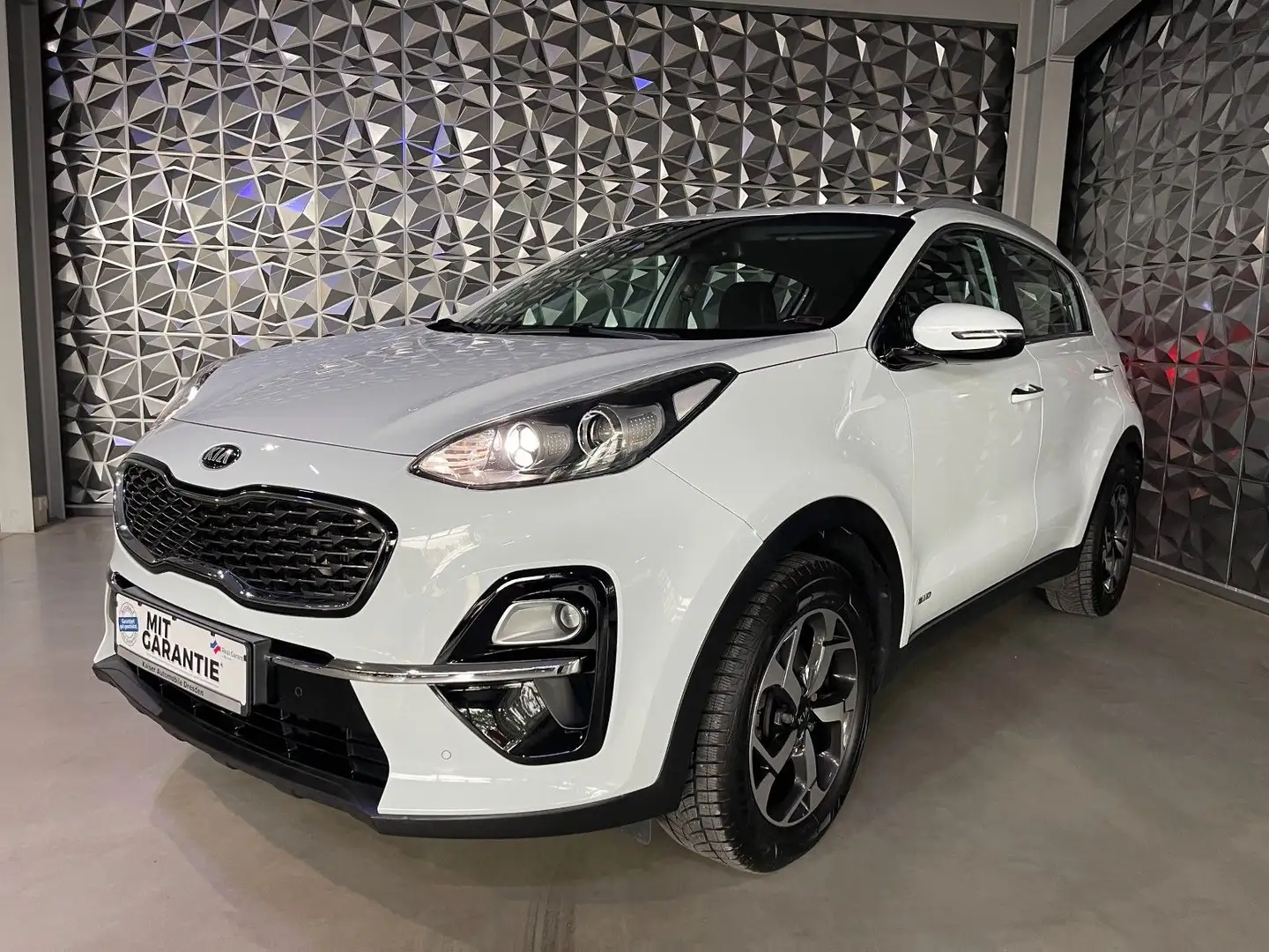 Kia Sportage Vision 4WD *NAV*LED*StandHeiz*1-Hand* Weiß - 1
