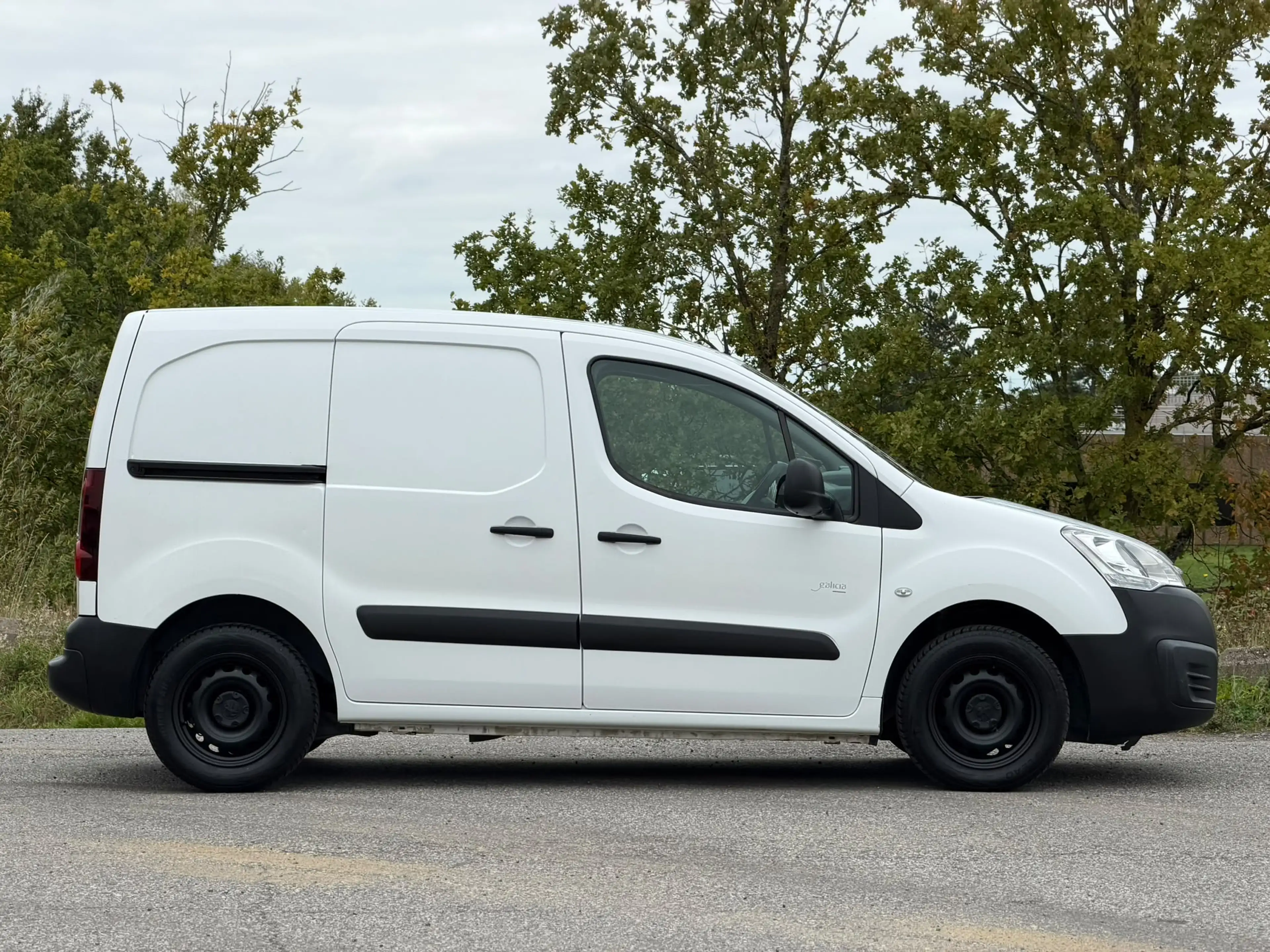 Peugeot Partner 1.6 HDi * AIRCO * 3 PLACES * ROULE PARFAITEMENT — photo 3