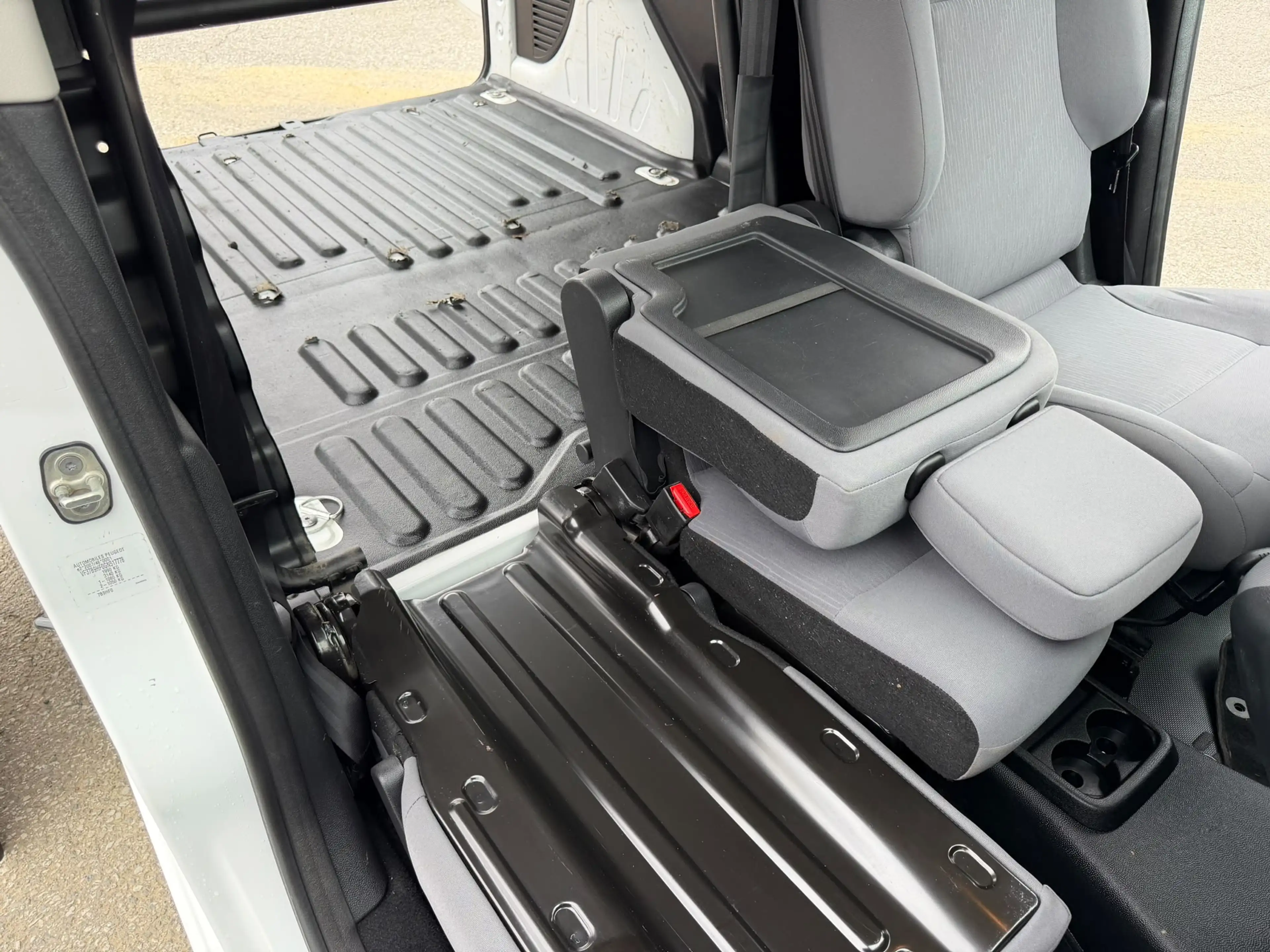 Peugeot Partner 1.6 HDi * AIRCO * 3 PLACES * ROULE PARFAITEMENT — photo 7