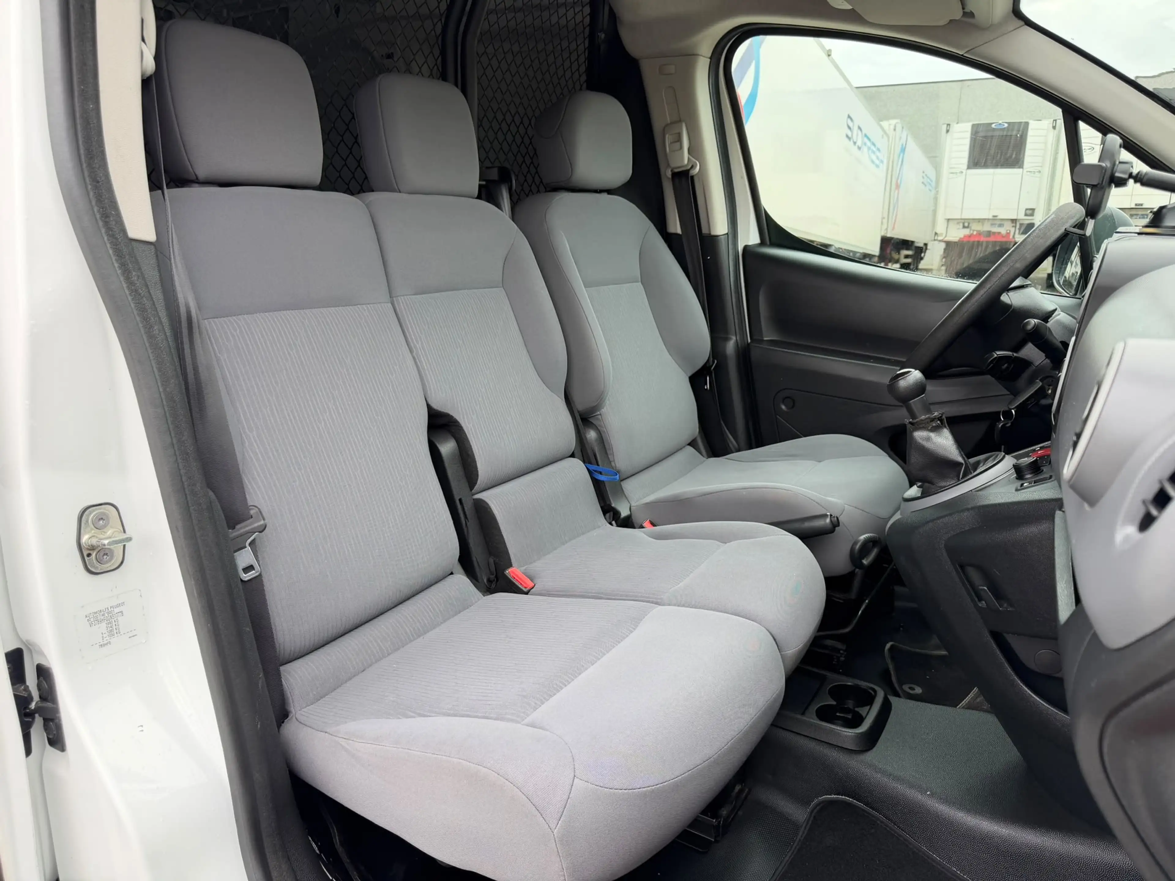 Peugeot Partner 1.6 HDi * AIRCO * 3 PLACES * ROULE PARFAITEMENT — photo 6