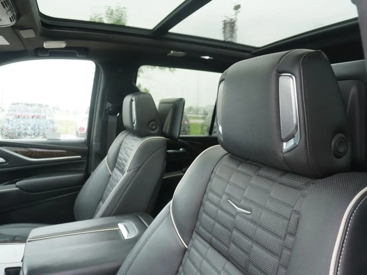Cadillac Escalade снимка Cadillac Escalade