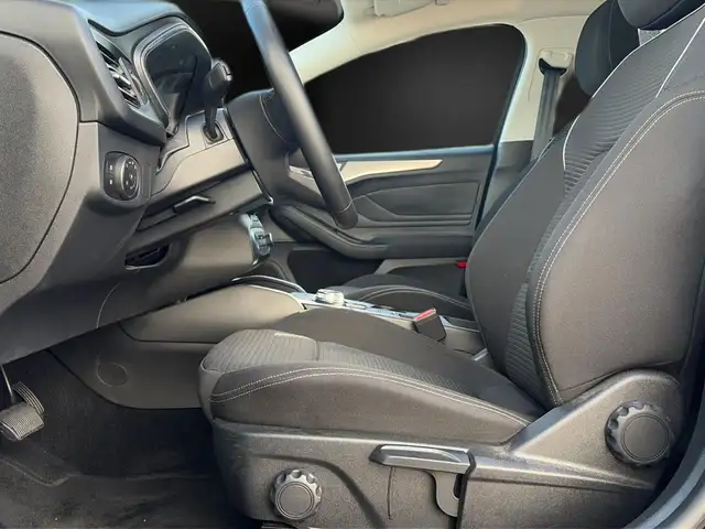 Ford Focus view 14