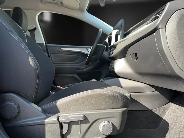 Ford Focus view 15