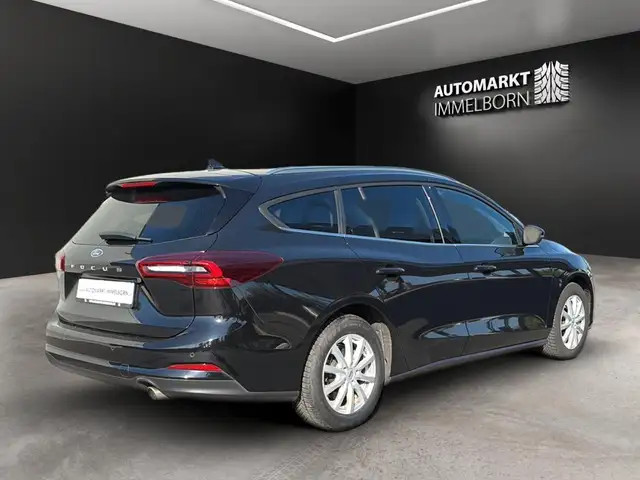 Ford Focus view 8