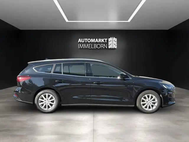 Ford Focus view 11