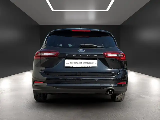 Ford Focus view 10