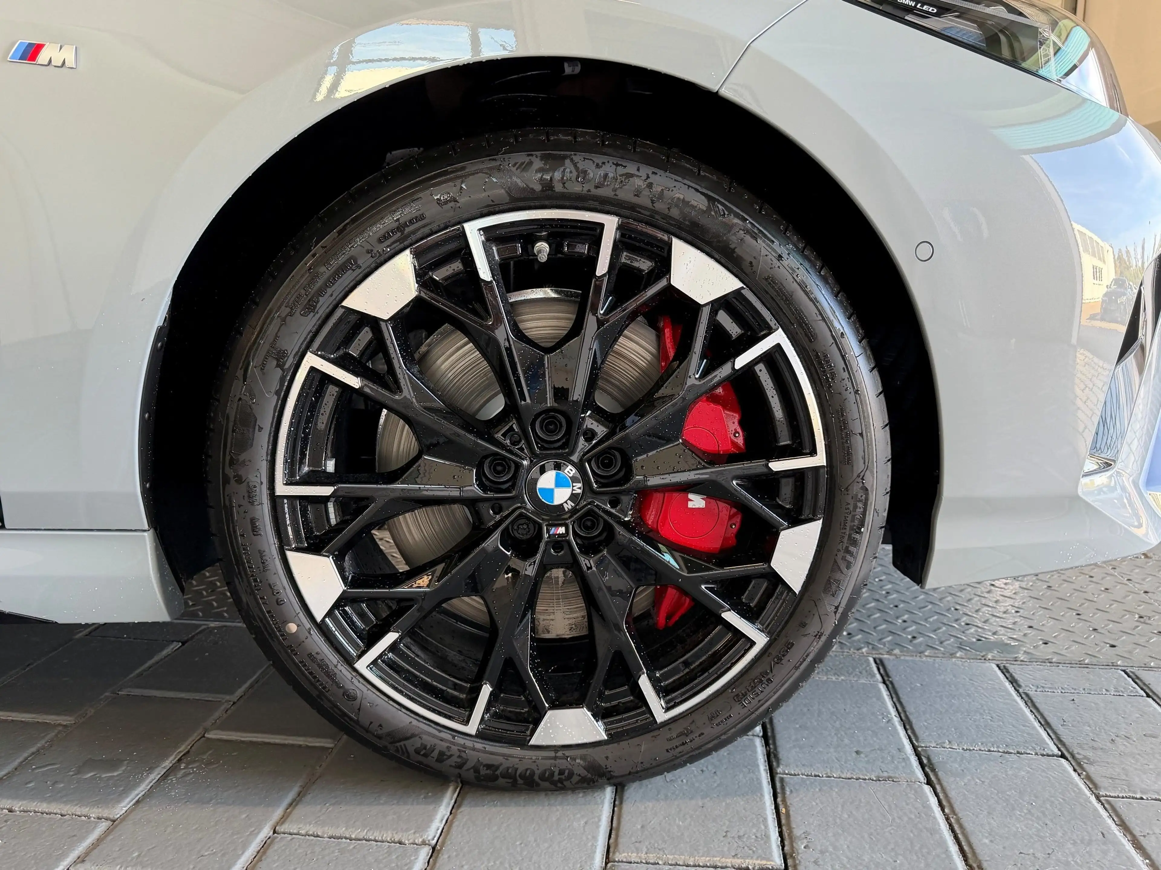 BMW M1 xDrive — photo 8
