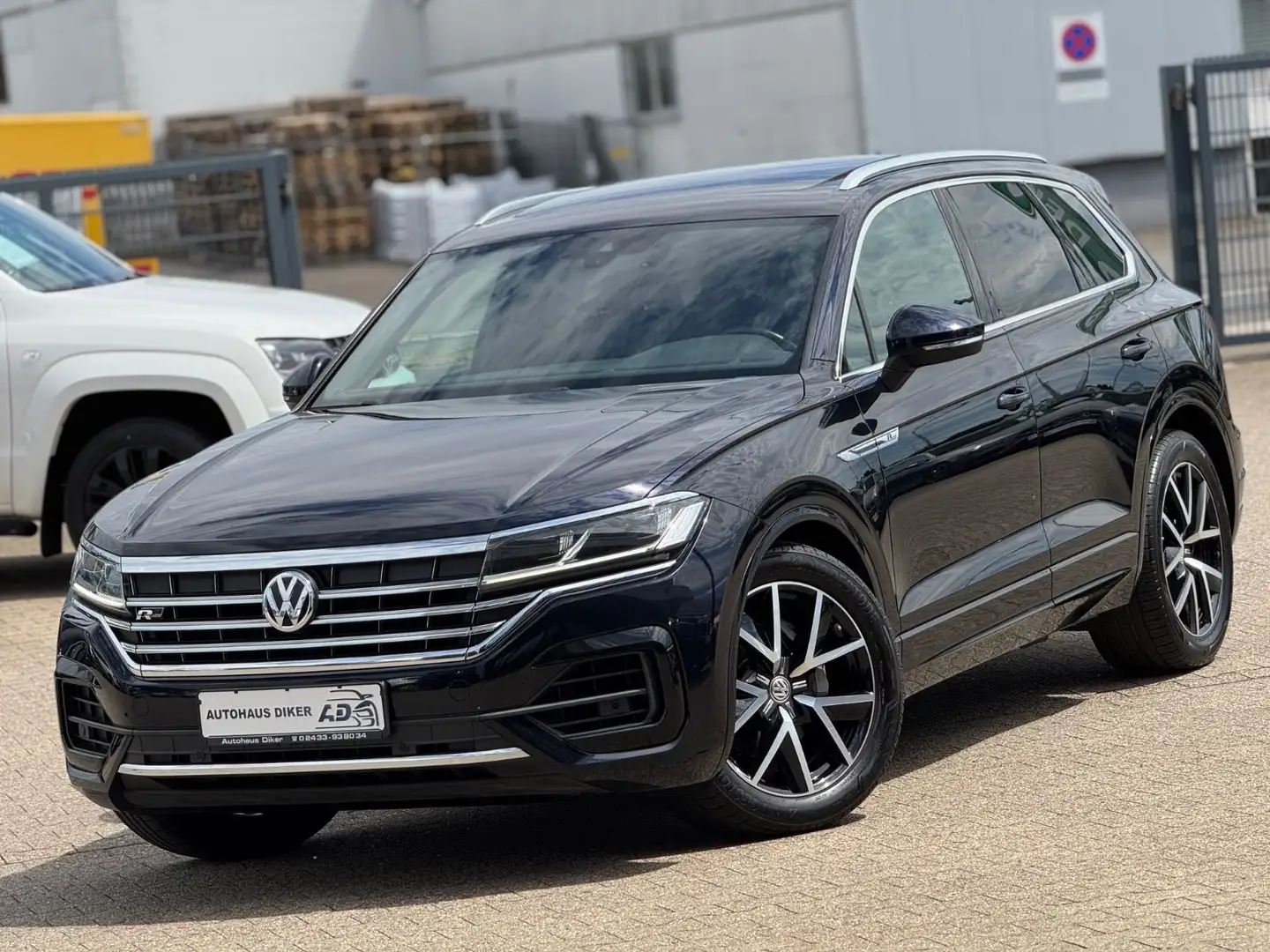 Volkswagen Touareg R-Line 4Motion Euro6,Pano,Luft,AHK,Leder Blau - 1