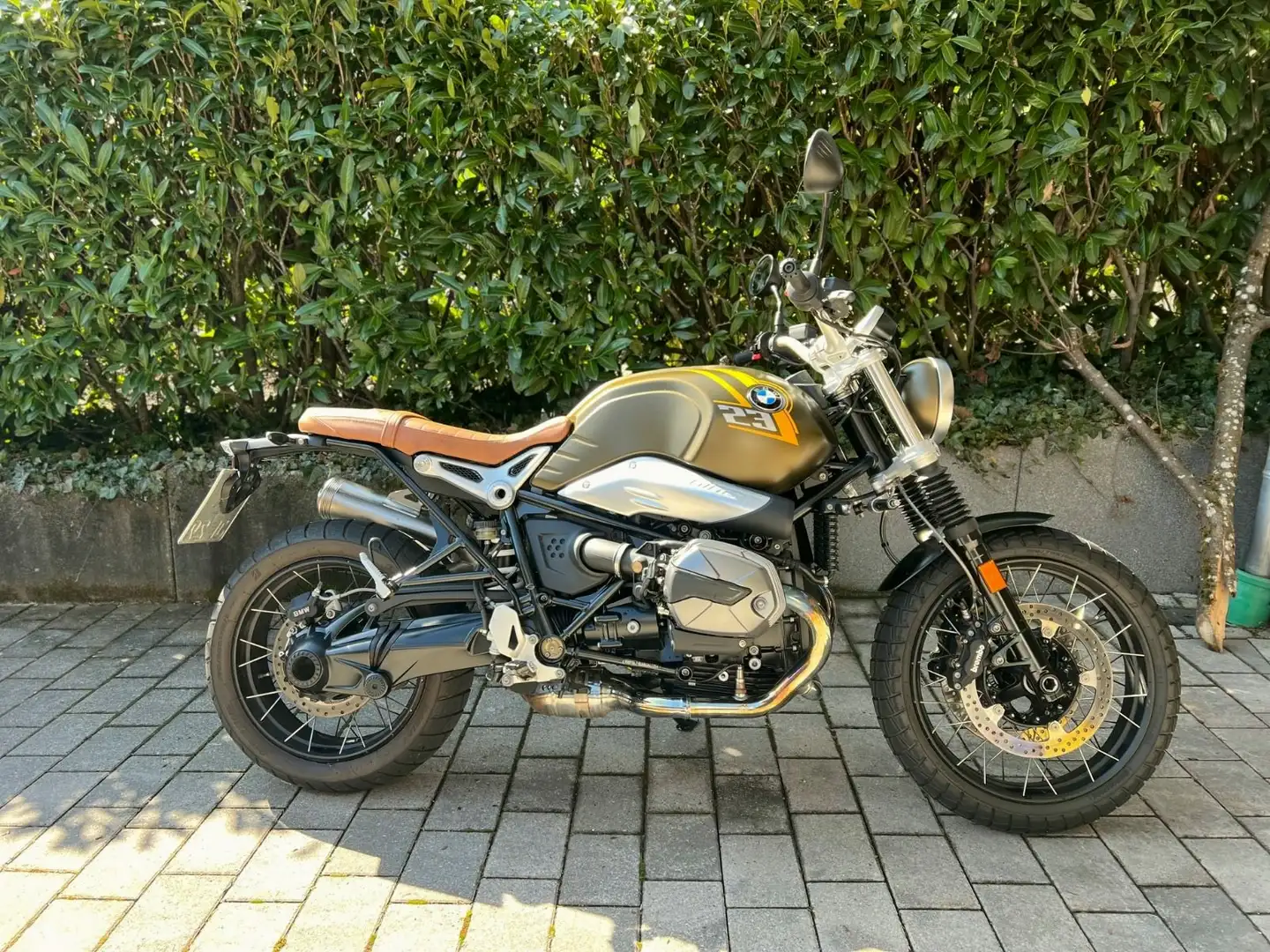 BMW R nineT Scrambler Green - 1