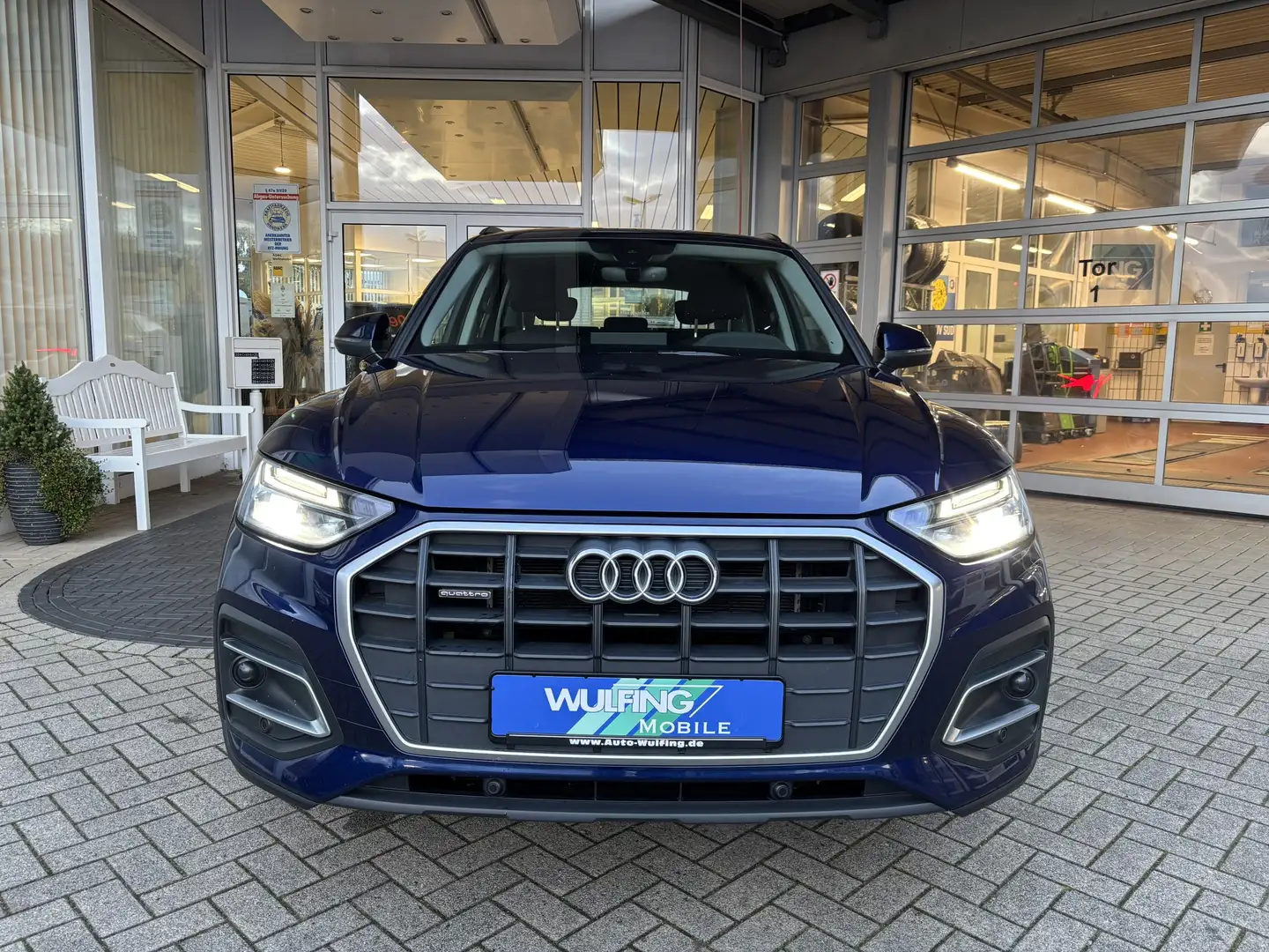 Audi Q5 50 TFSI e quattro FPK LED MMI plus PDC AHK Blau - 2