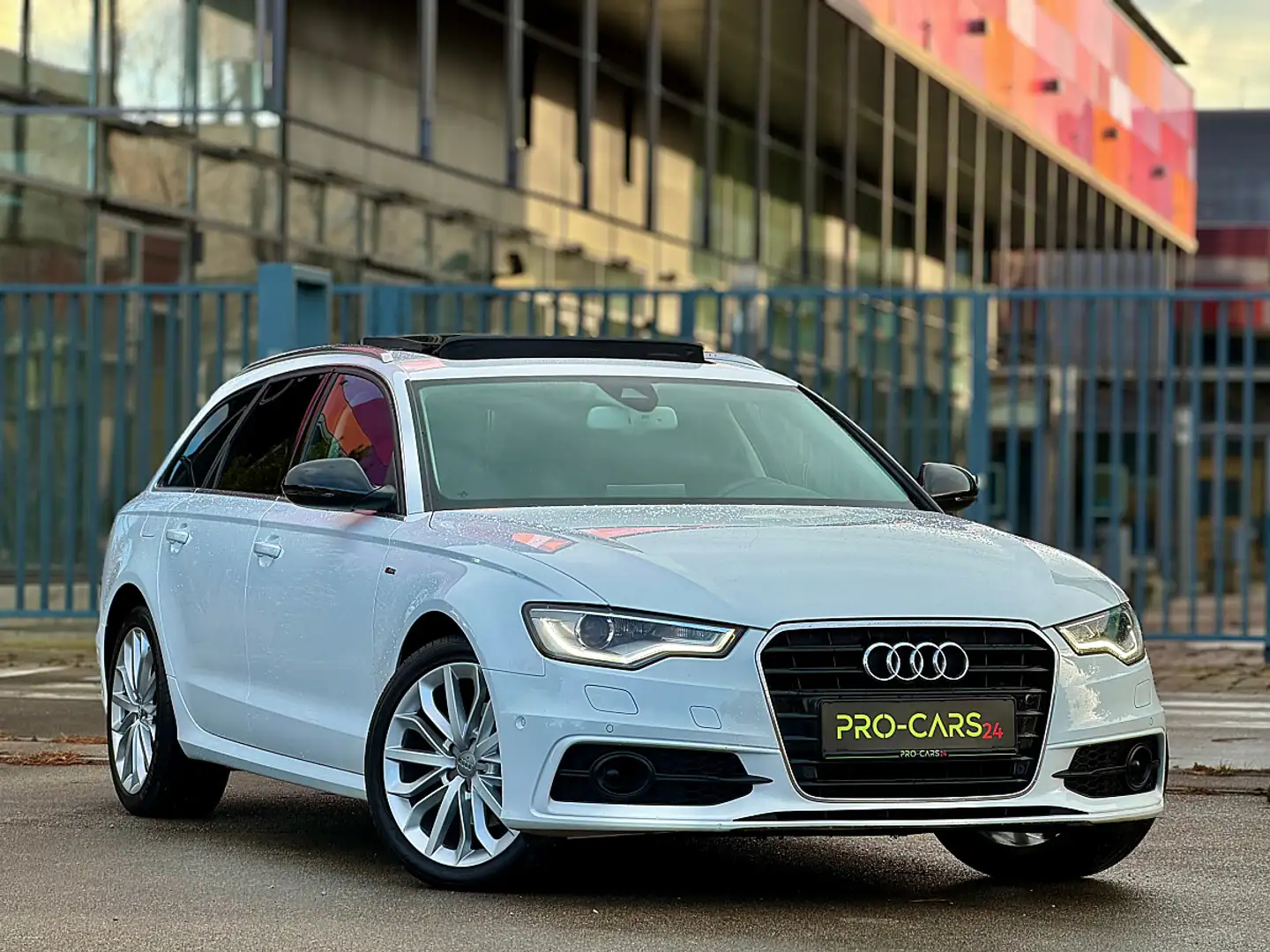 Audi A6 Avant 2,0 TDI // BOSE // S-Line // Panorama Weiß - 1