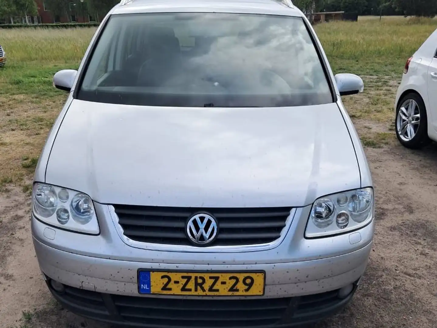 Volkswagen Touran Touran 1.6-16V FSI Trendl. Zilver - 2