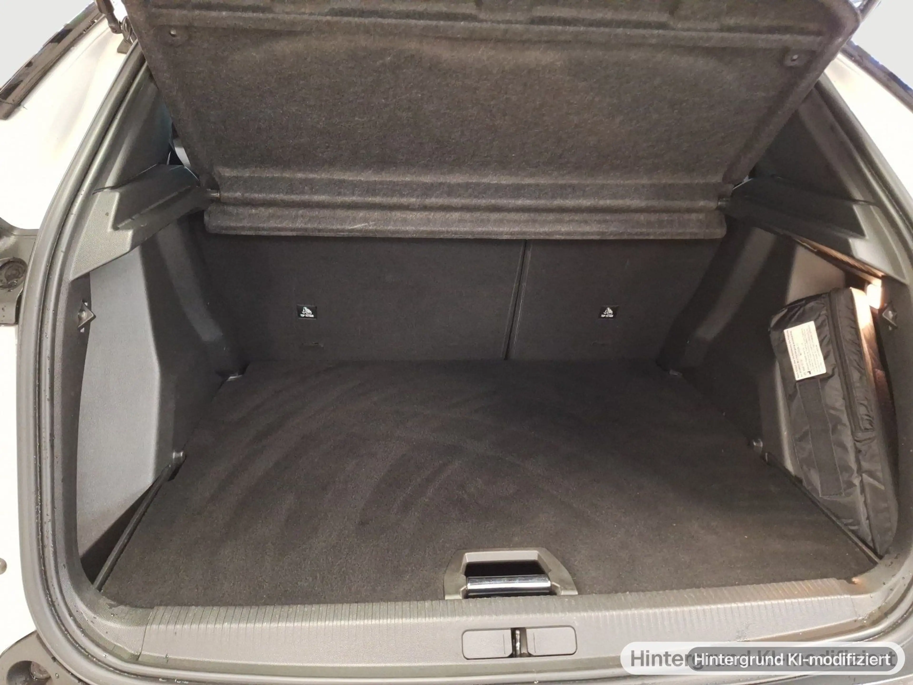 Peugeot e-2008 E-2008 Elektro 136 GT Pack 11KW, Vollleder — photo 7