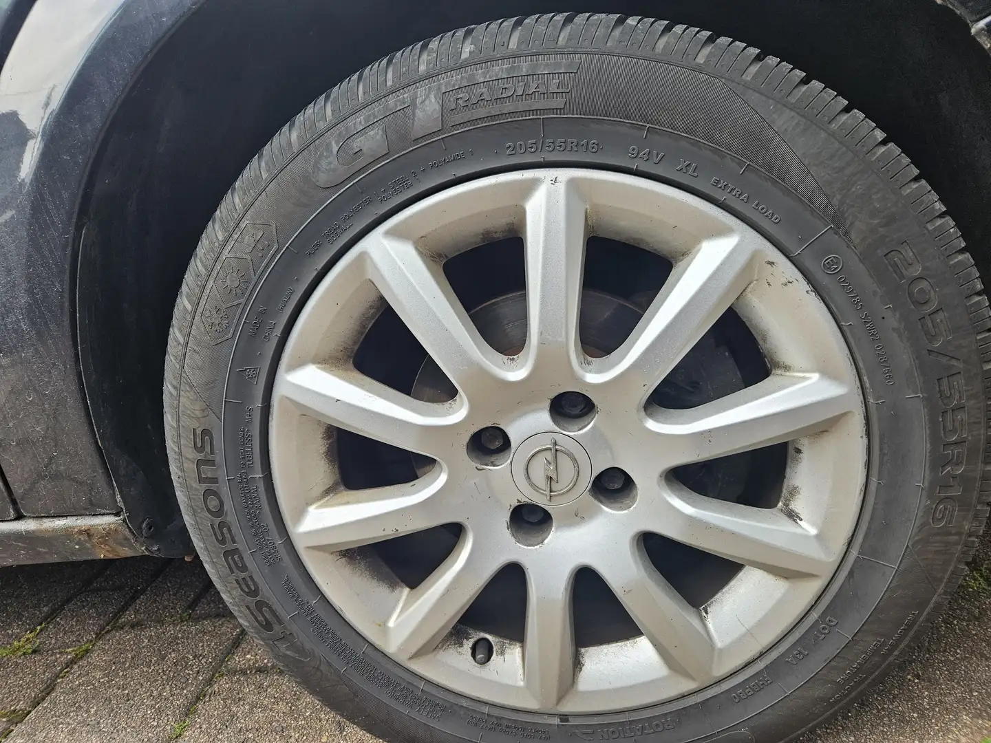 Opel Astra Astra Fließheck  5-Türer 1.6 Elegance Black - 2